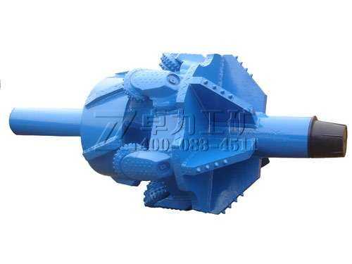 ����U����