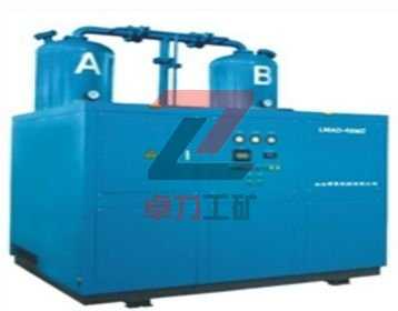 ���L����C